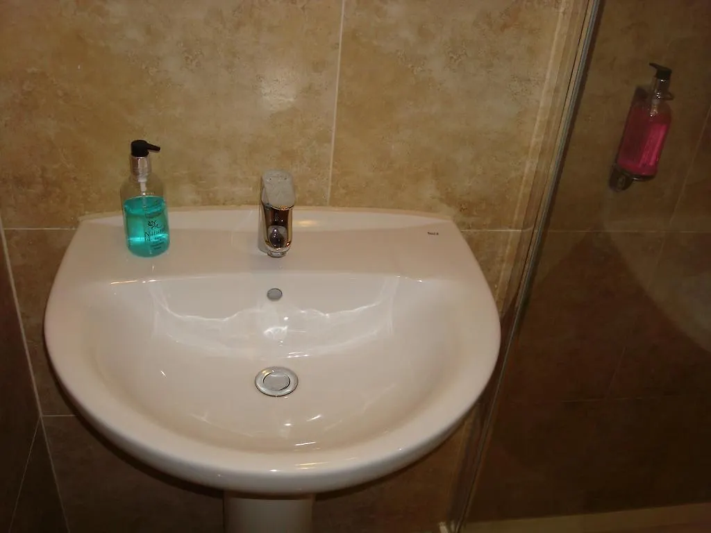 Inn Forest Gate Hotel - Free Parking Limited Spaces London