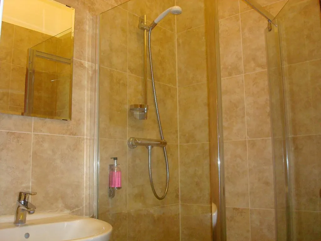 Forest Gate Hotel - Free Parking Limited Spaces London
